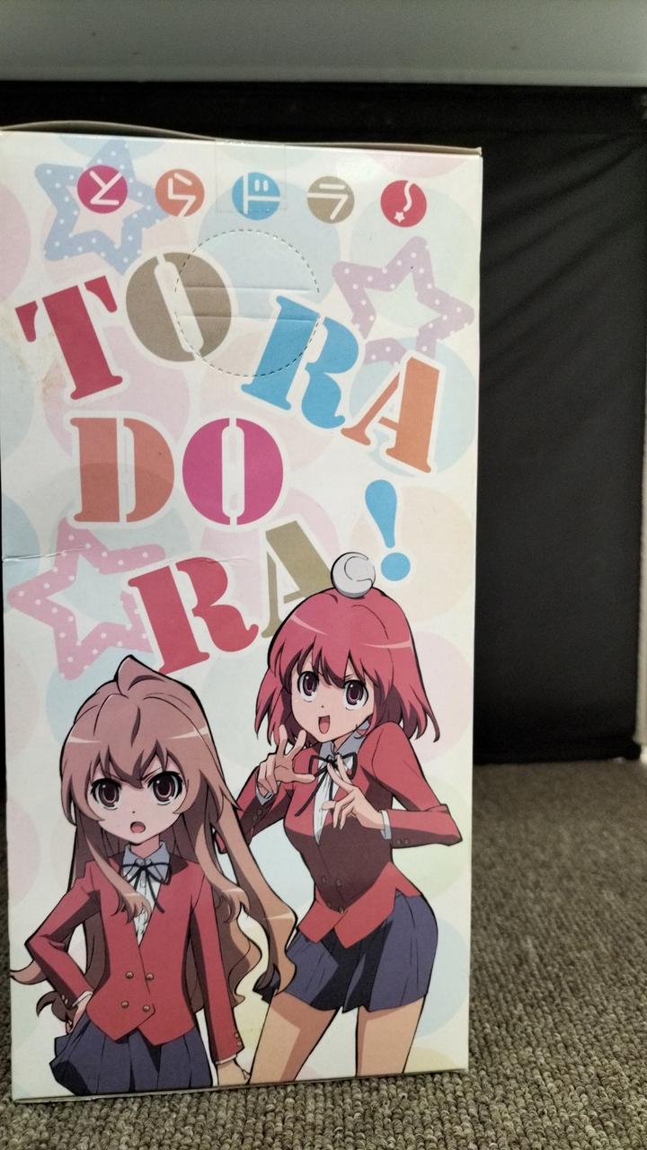 箱に傷み、汚れあり