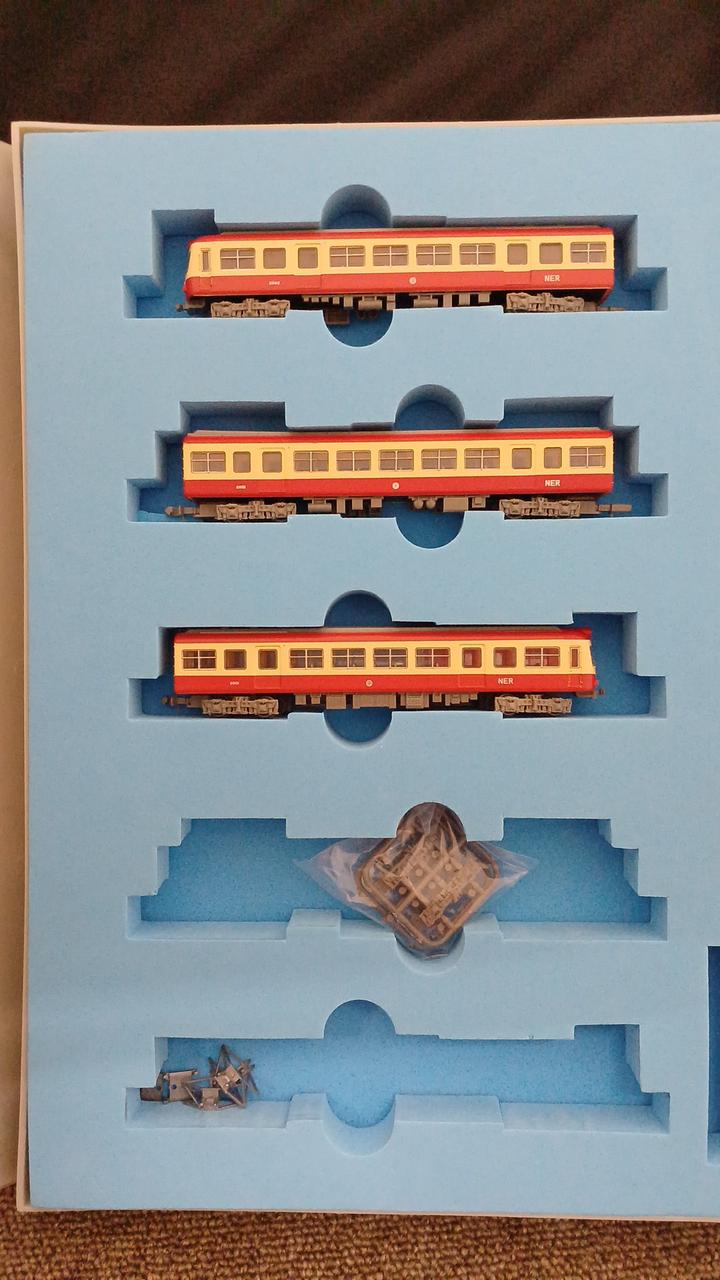 元箱無し、社外品ブックケースに収納