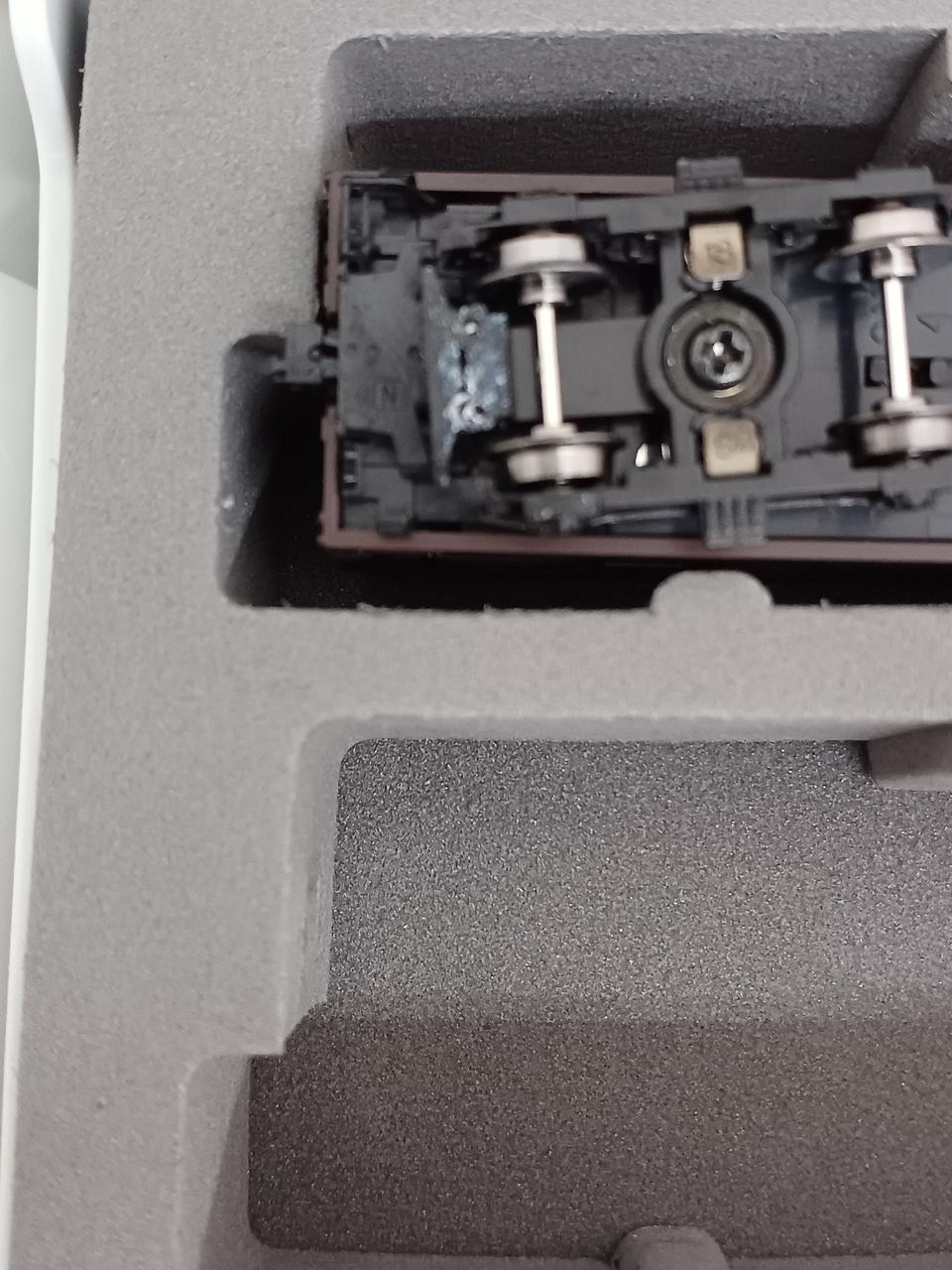 クモハ73台車排障器に接着剤跡有