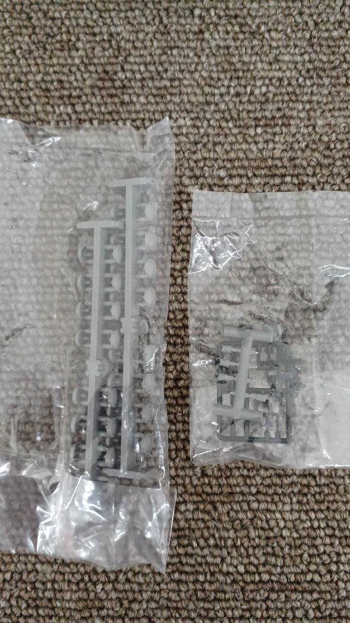 屋根上パーツ使用済、残有