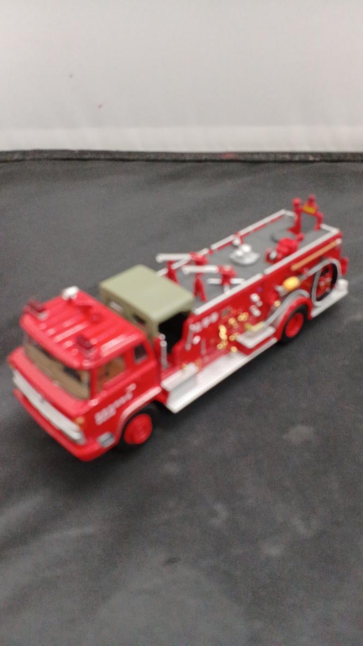 トミカ リミテッドヴィンテージ 消防車 LV-31c 日産 パトロール ポンプ消防車（フィギュア付） | 製品を
