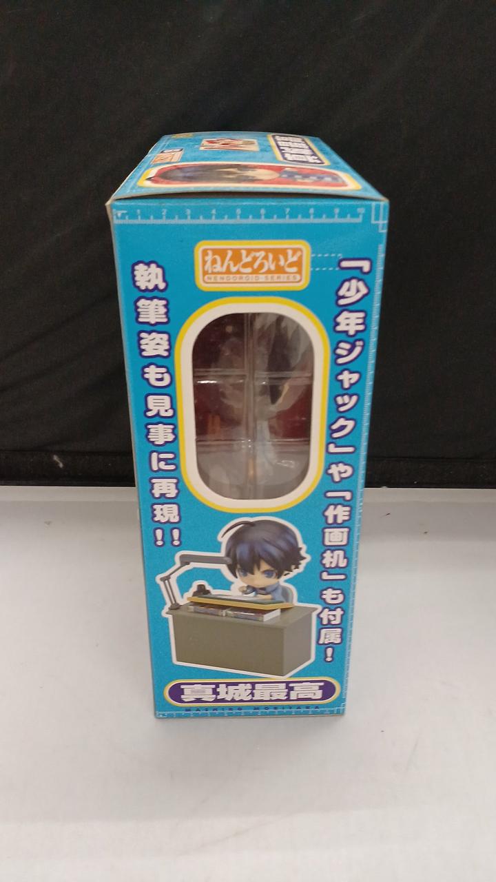 箱にキズ、汚れがあります。