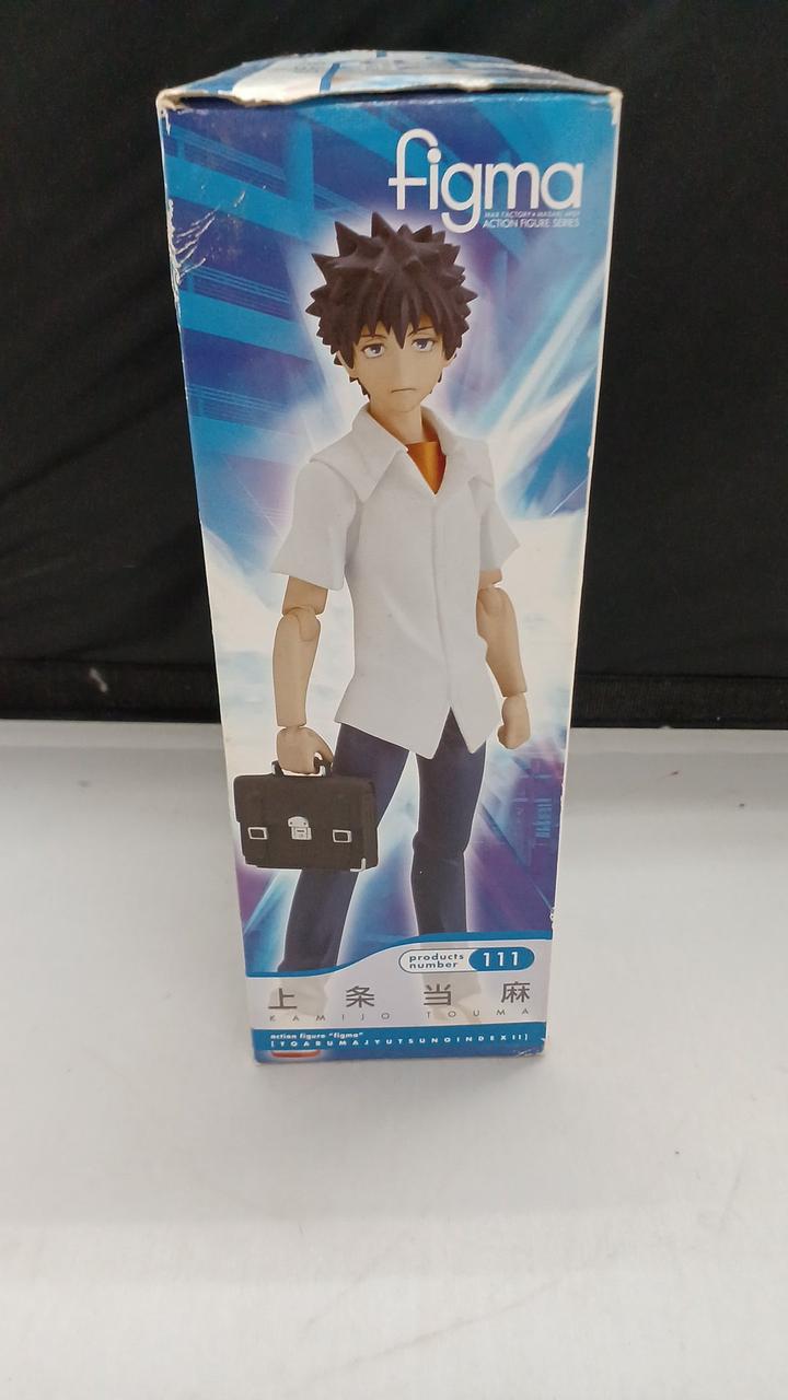 箱にキズ、汚れがあります。