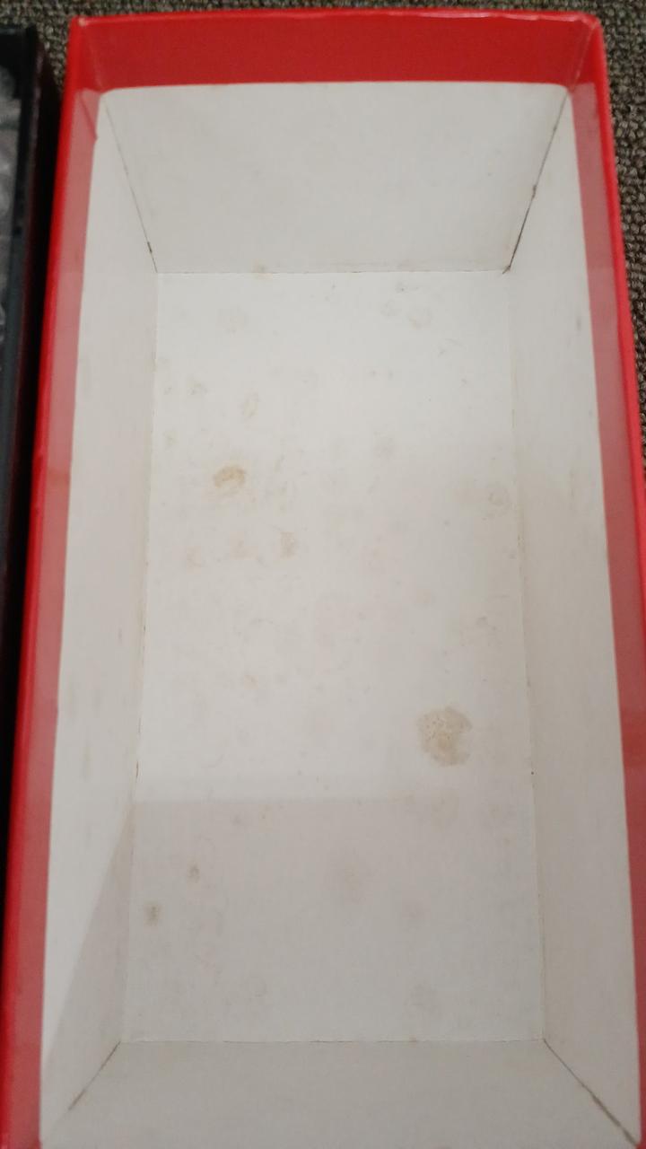 箱内側汚れ有