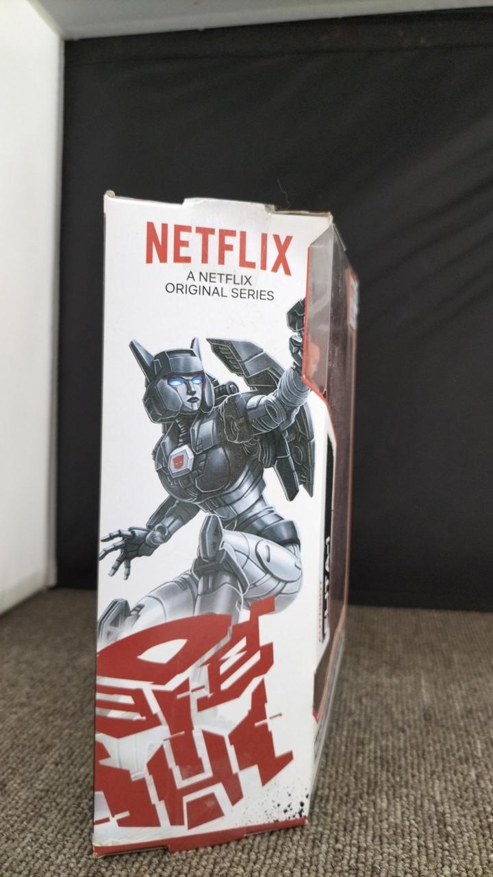 箱に傷み、汚れあり