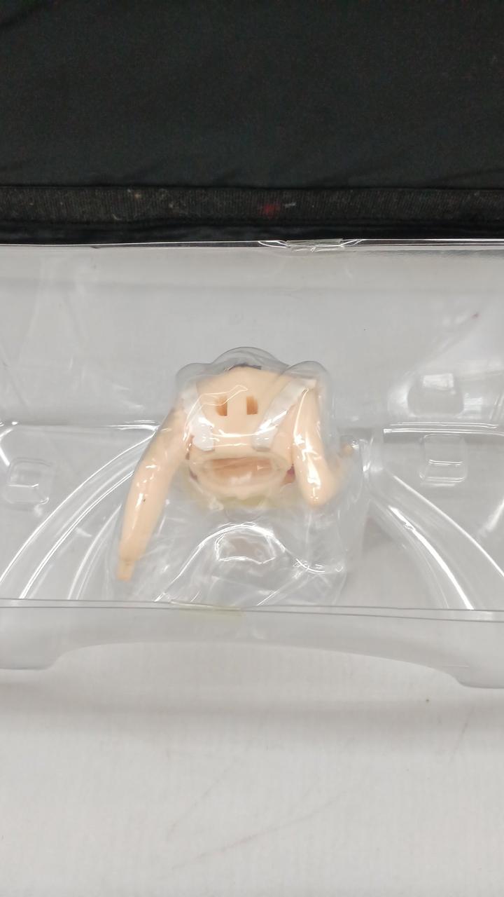 差し替えパーツは未開封です。