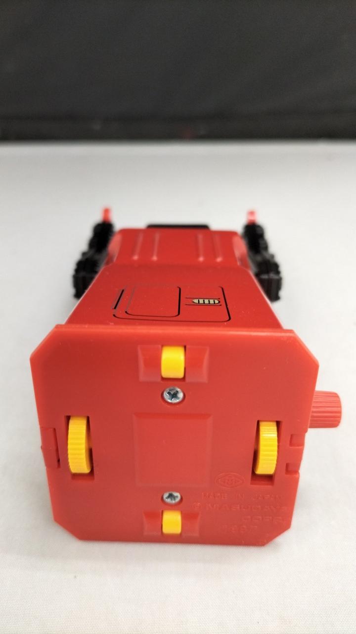 ゼンマイを回すとタイヤが回ります。