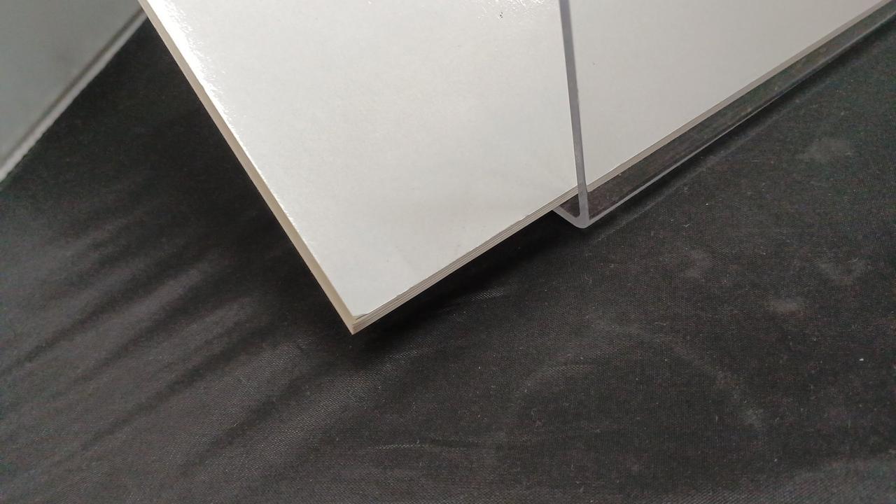 裏表紙に折れがあります。