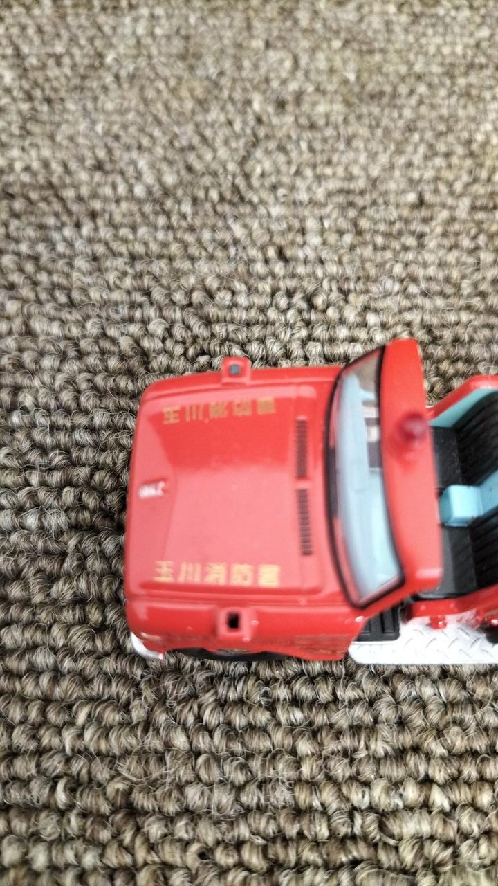 ボンネット両側サイレンパーツ破損