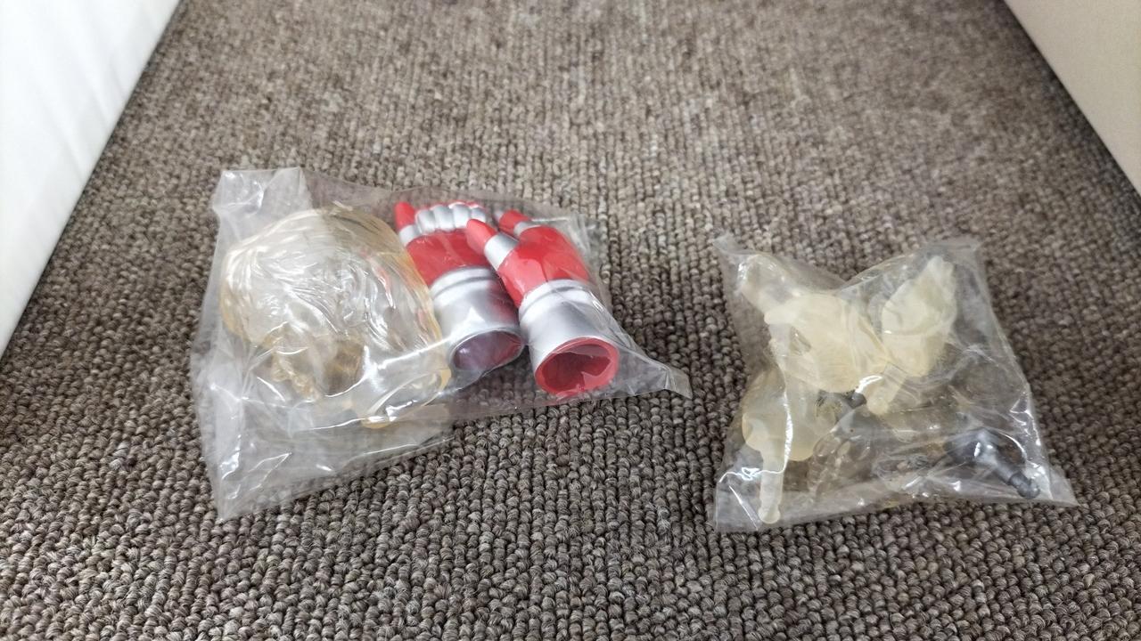 クリアパーツ劣化によるベタつきあり