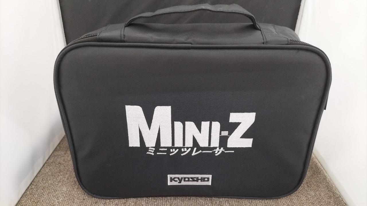 元箱無し。専用ケースに収納