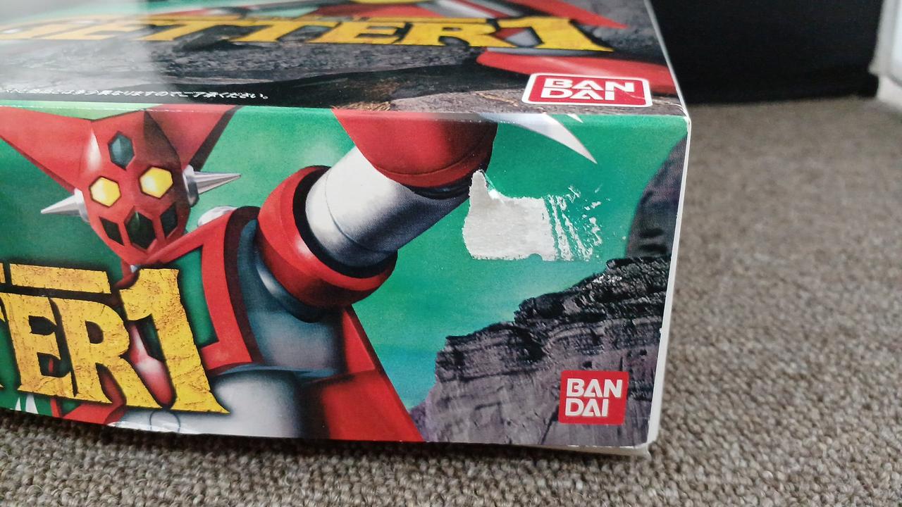 ラベル剥がし跡有