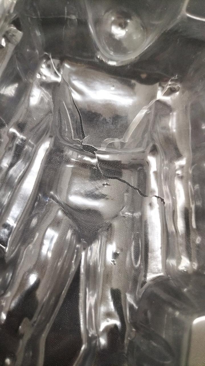 ケース破損あり