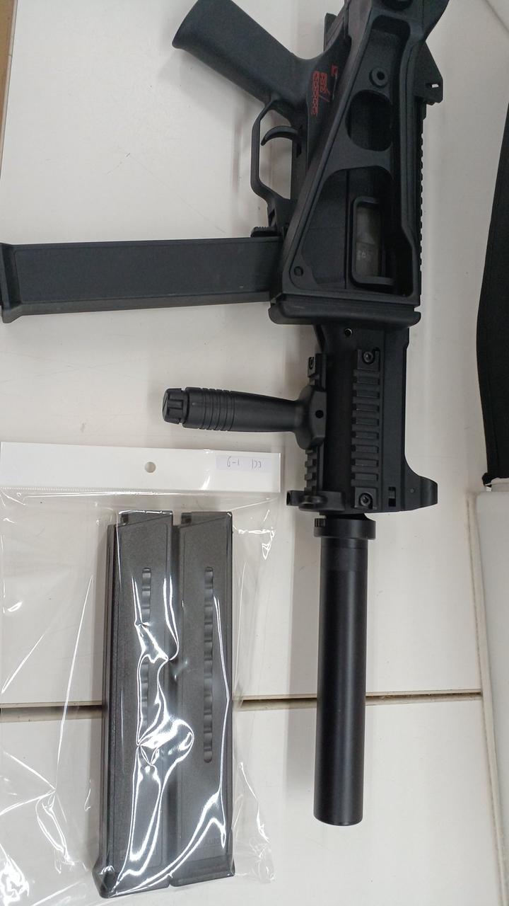 ガンに装填されている物含め3つになります