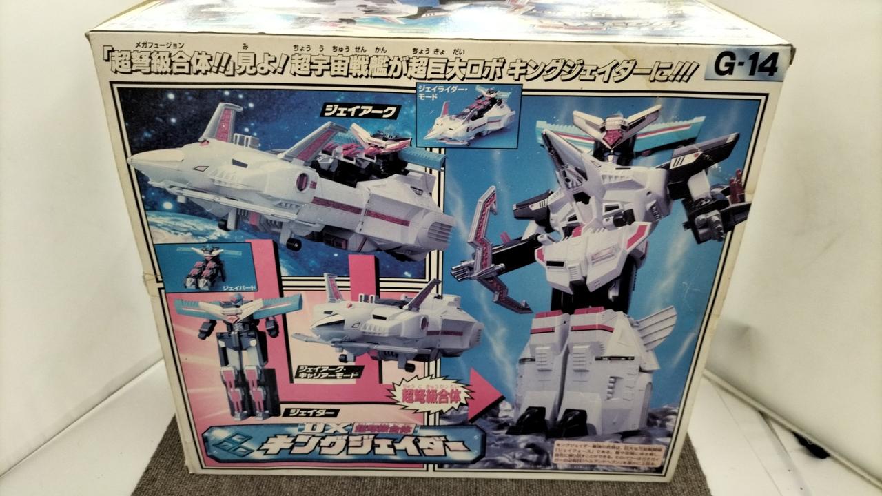 箱に傷み、汚れあり