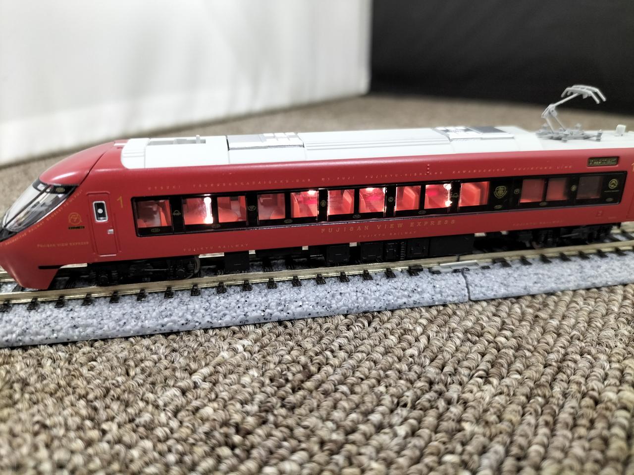 1号車テーブルライト点灯OK