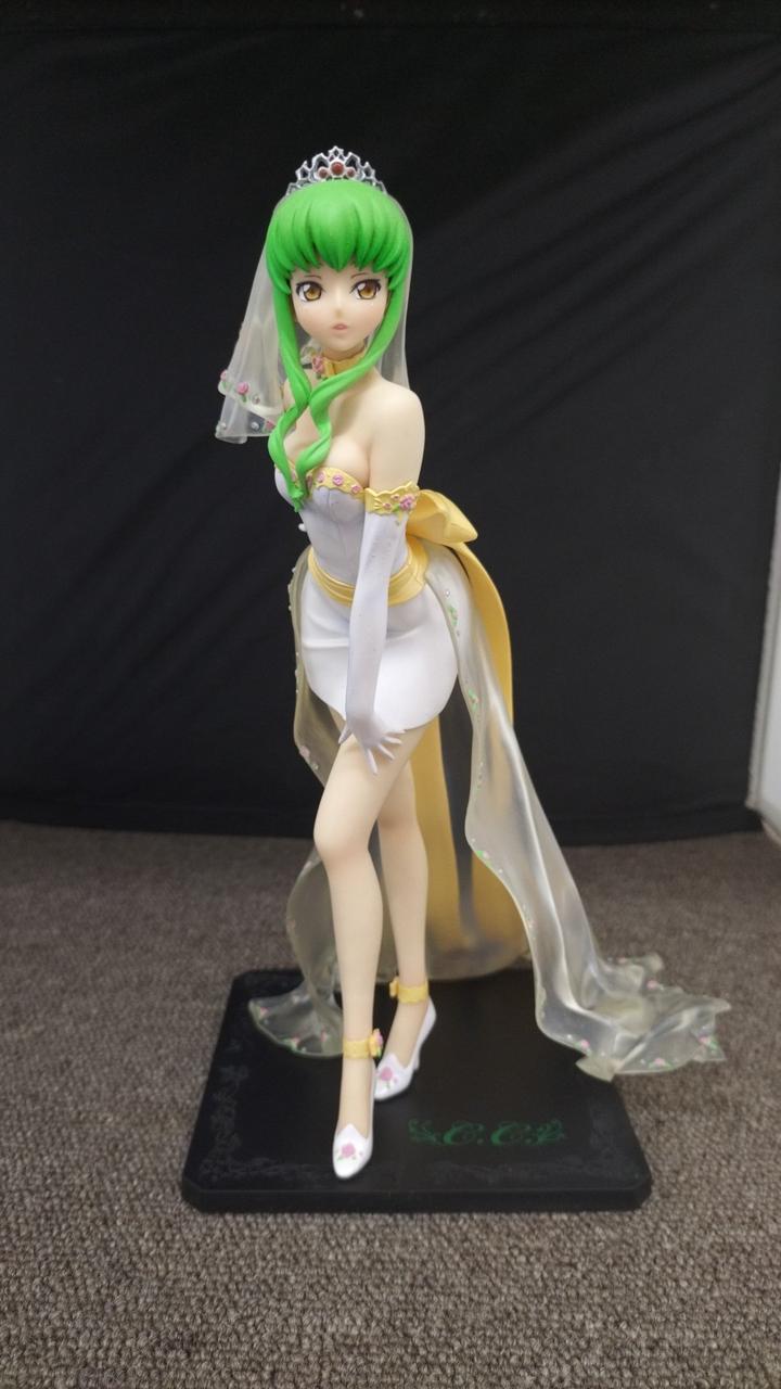 ドレスにベタつきあり