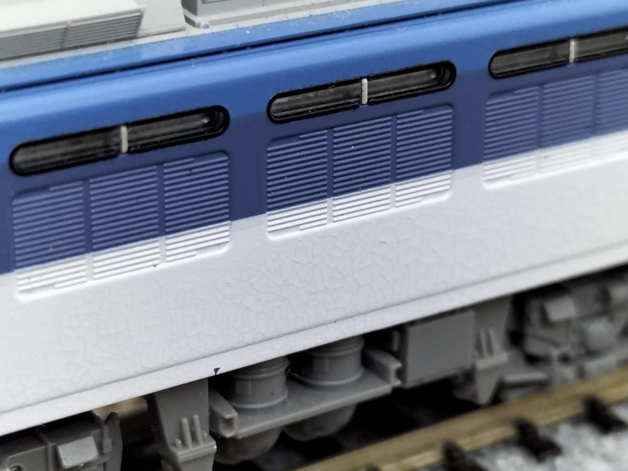 側面白塗装ヒビ割れ有