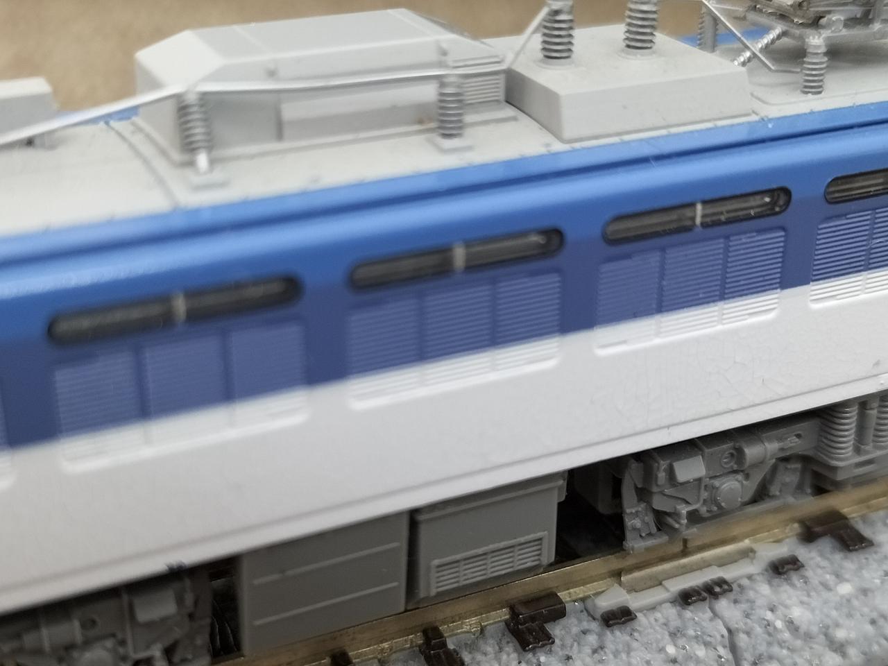 側面白塗装ヒビ割れ有