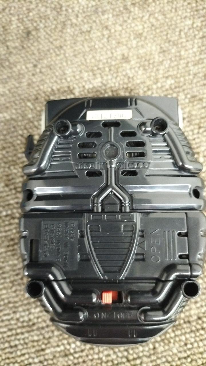 単4×2個必要です