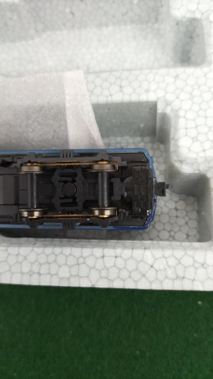 クハニ67運転台側カプラー補修跡有