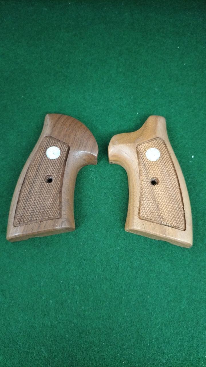 左右で少し色の濃さが違うような気がします