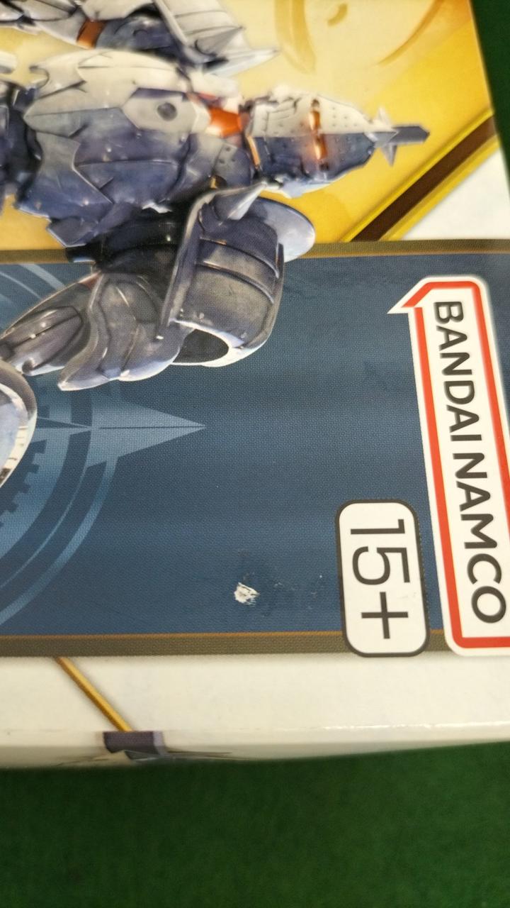 箱にシール剥がし跡有