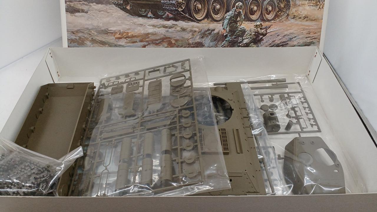 パーツ確認済。未組立品