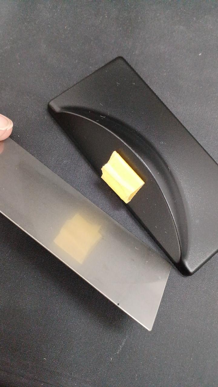 マスキングテープで固定してます