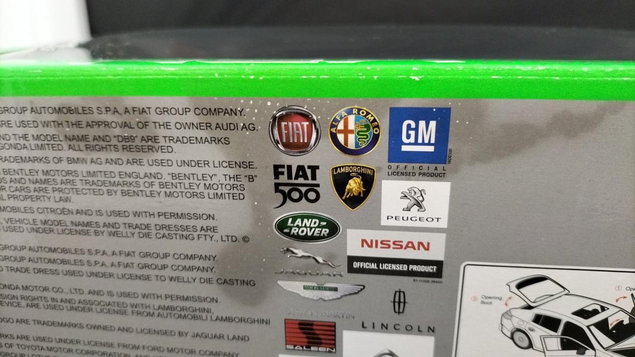 箱底面に染み有