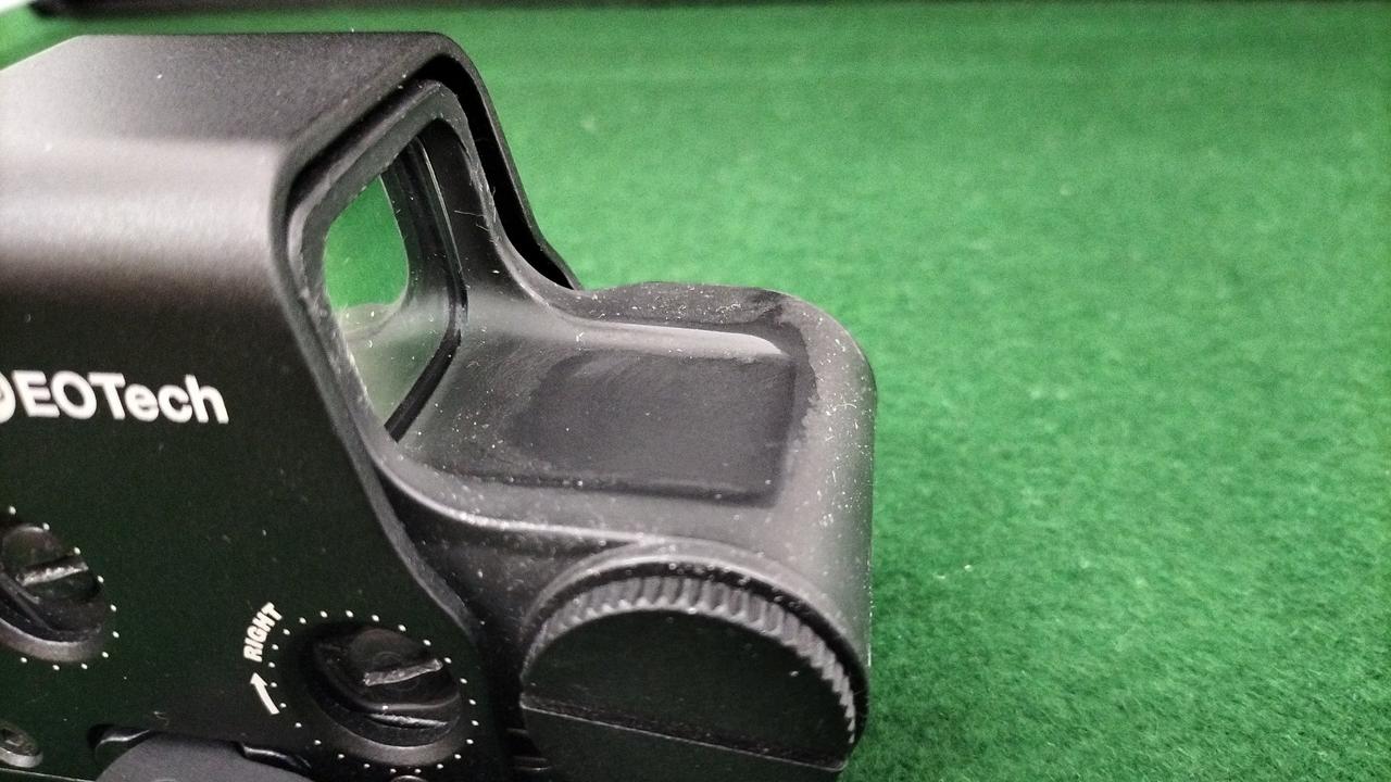 樹脂部経年劣化によるベタつき有