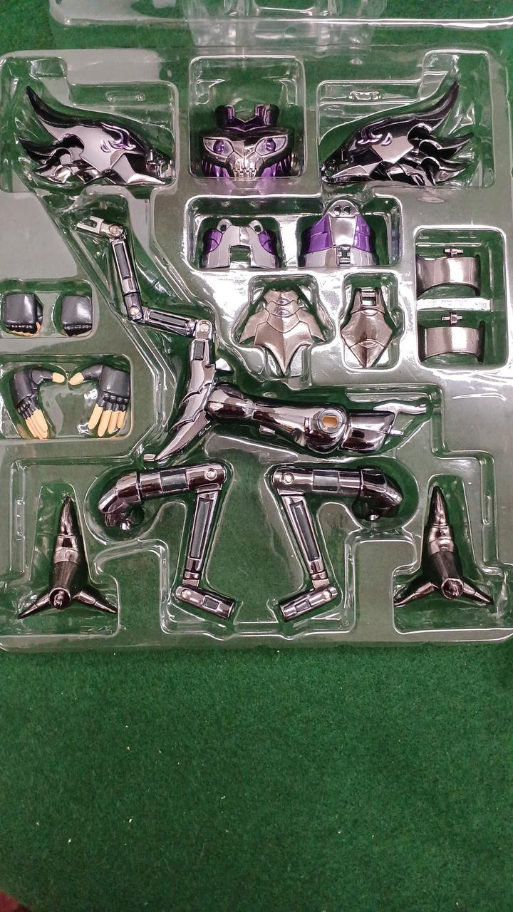 経年劣化による、若干のべたつきあり