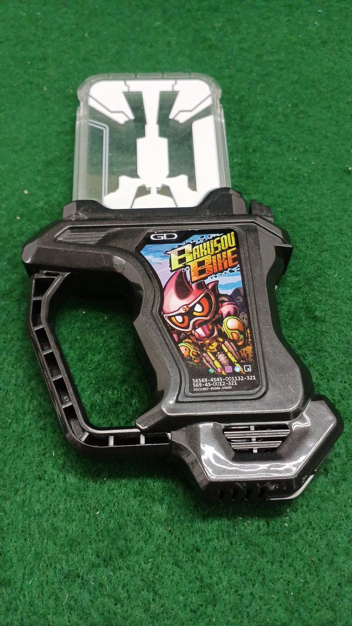 透明部分全体的にキズ有。通電確認済み