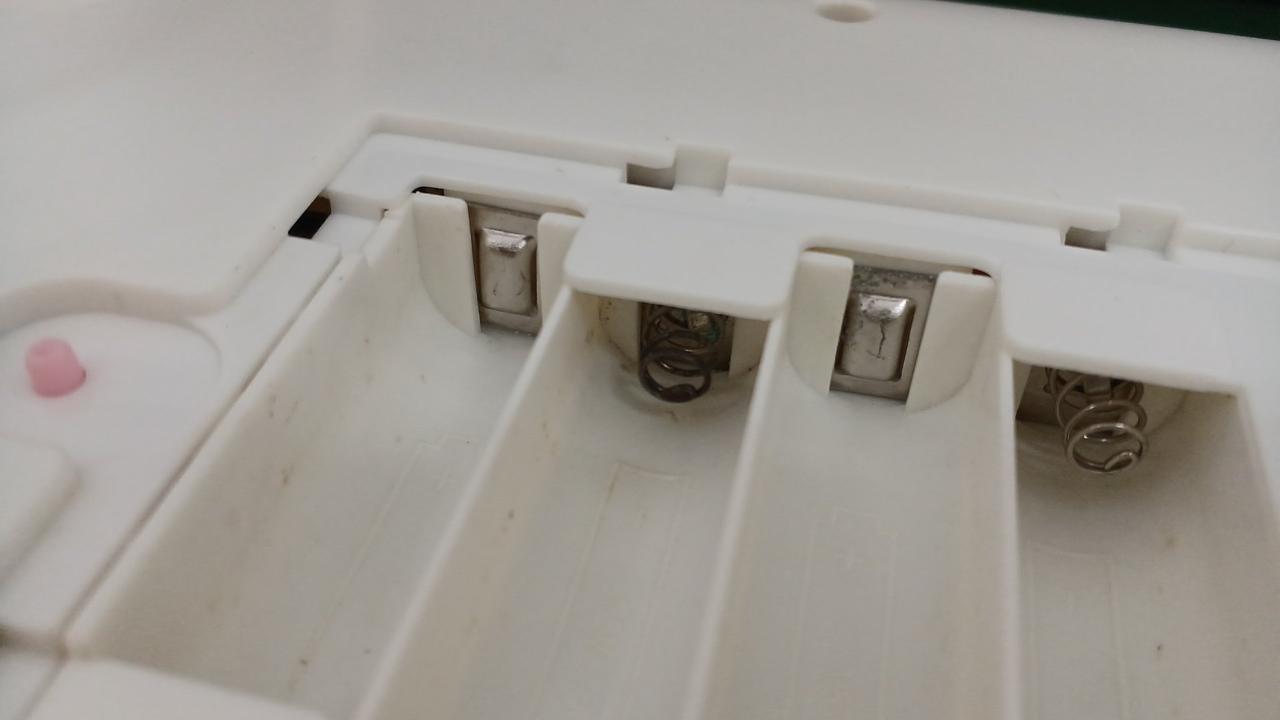 電池液漏れ跡有。通電OK