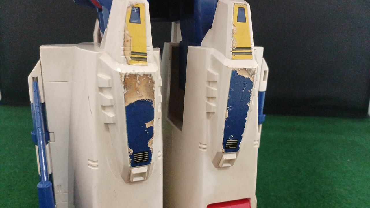 各所シール剥がれ有