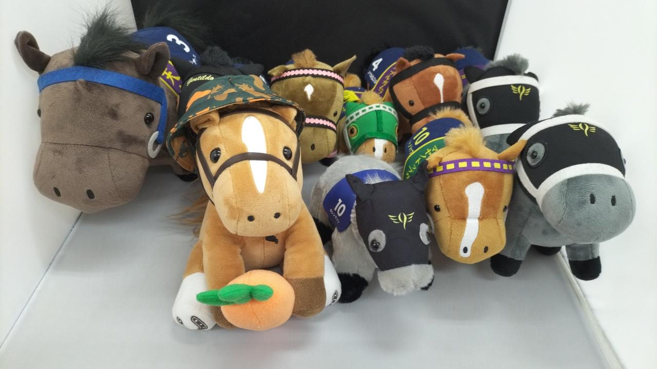 ウマぬいぐるみセット
現状品