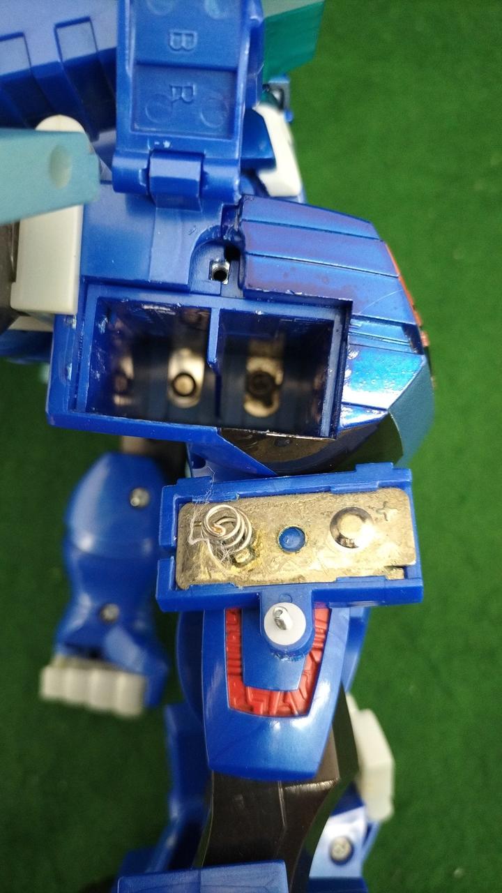 電池液漏れ跡有。電動ギミック不動