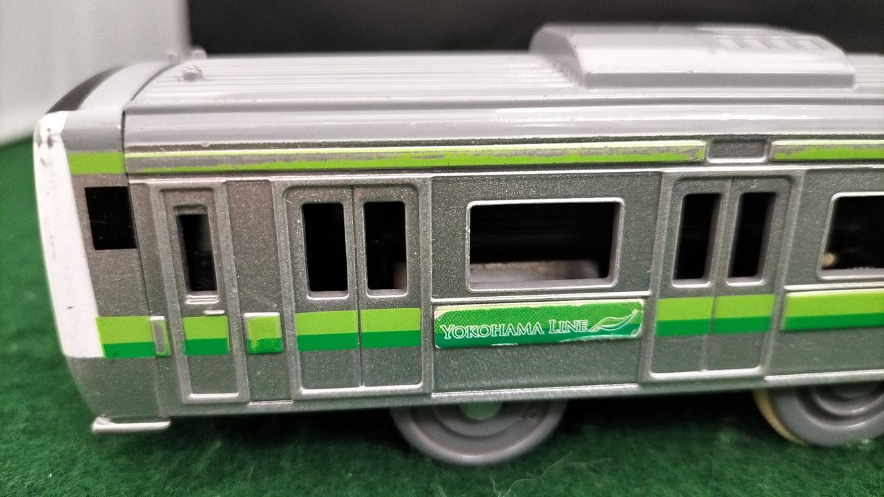 ステッカー剥がれ、キズ有