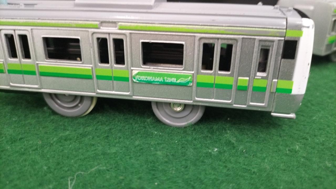 ステッカー剥がれ、キズ有