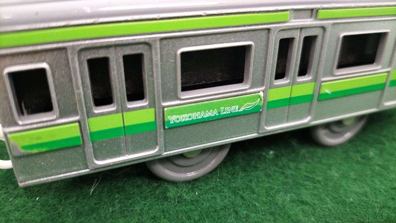 ステッカー剥がれ、キズ有