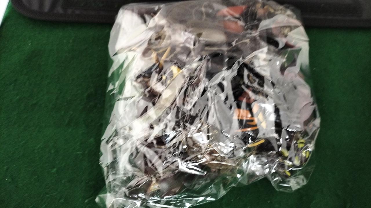 このままダンボールの蓋を閉じて発送します