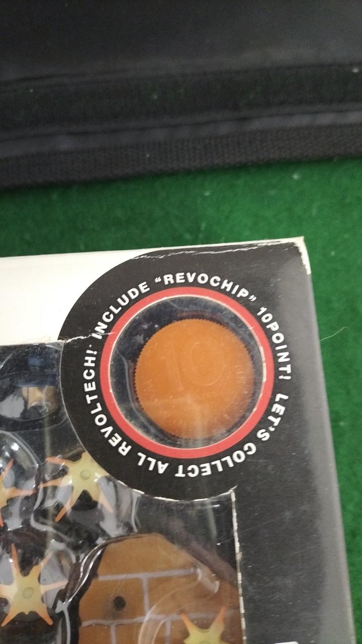 外箱、ケースの傷みがかなりあります。