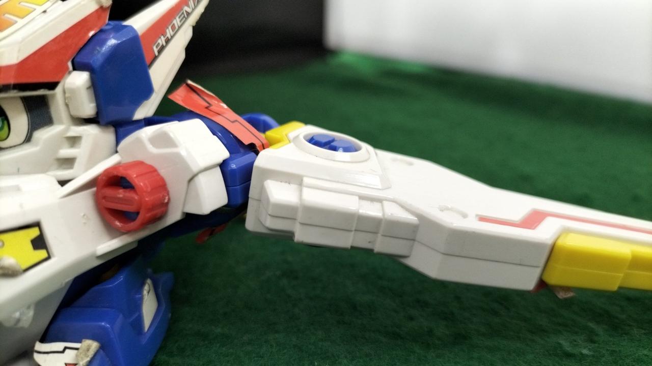 左翼垂れ下がり気味