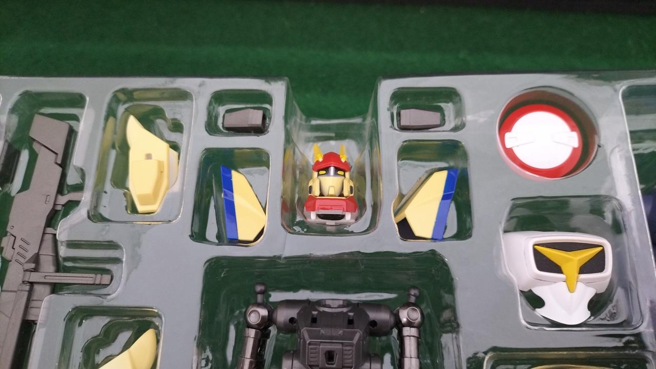 一部アーマー黄変発生しています