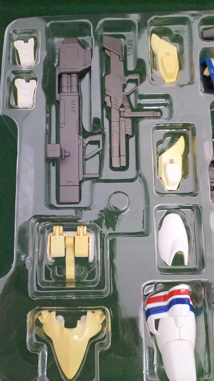 一部アーマー黄変発生しています