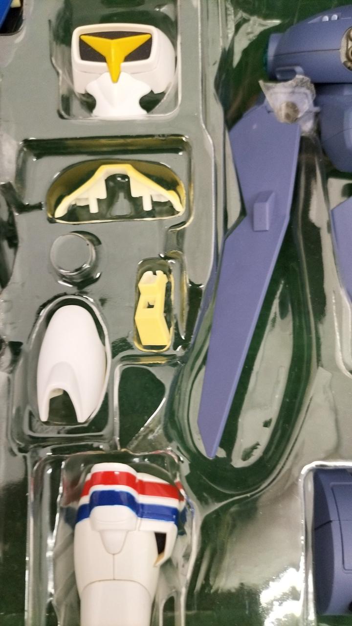 一部アーマー黄変発生しています