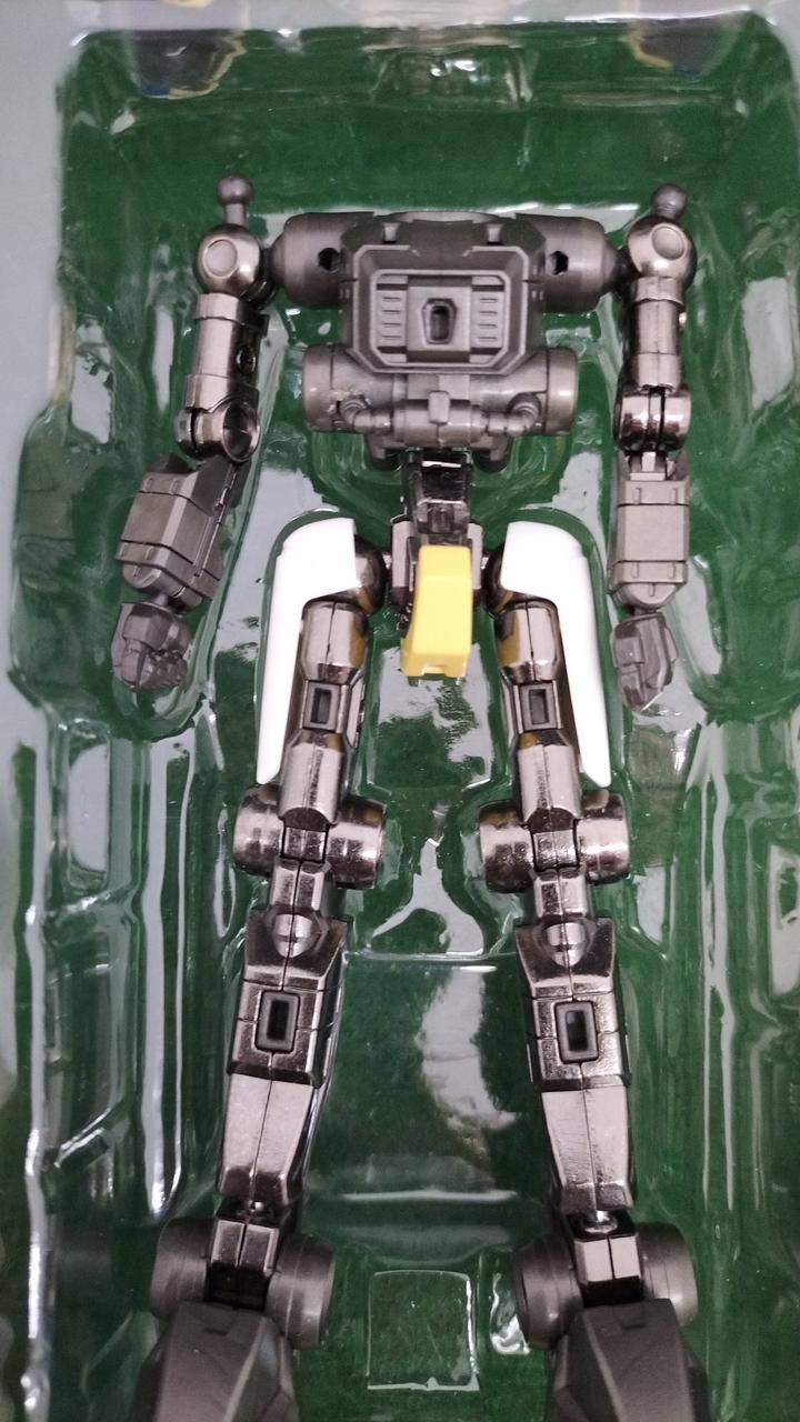 一部アーマー黄変発生しています