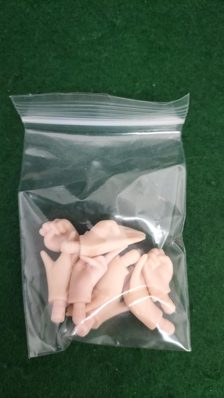 交換用手首パーツ付属