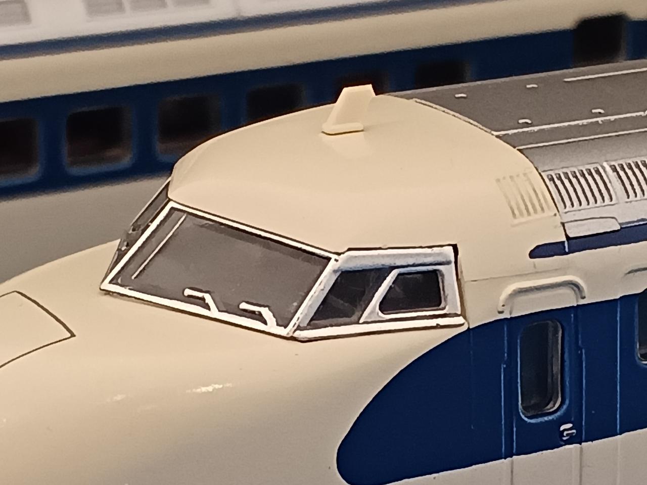 先頭車片側検電アンテナ破損有