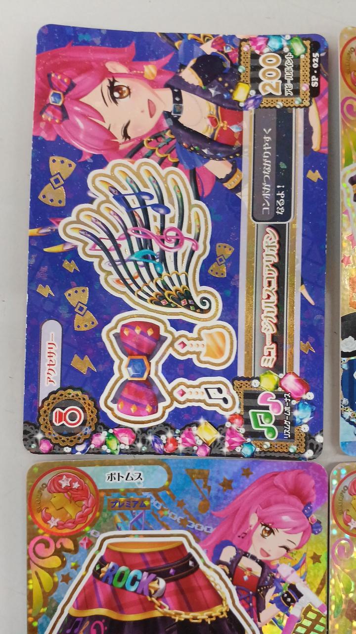 カード本体に反り返りが見られます。